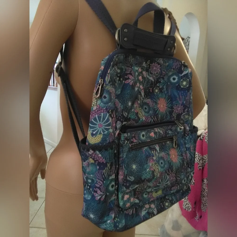 BNWOT SAKROOTS Floral Blue Backpack 5 OUTER PKTS ADJ. STRAPS (REG. SIZE) 15X13X5 - Picture 9 of 13
